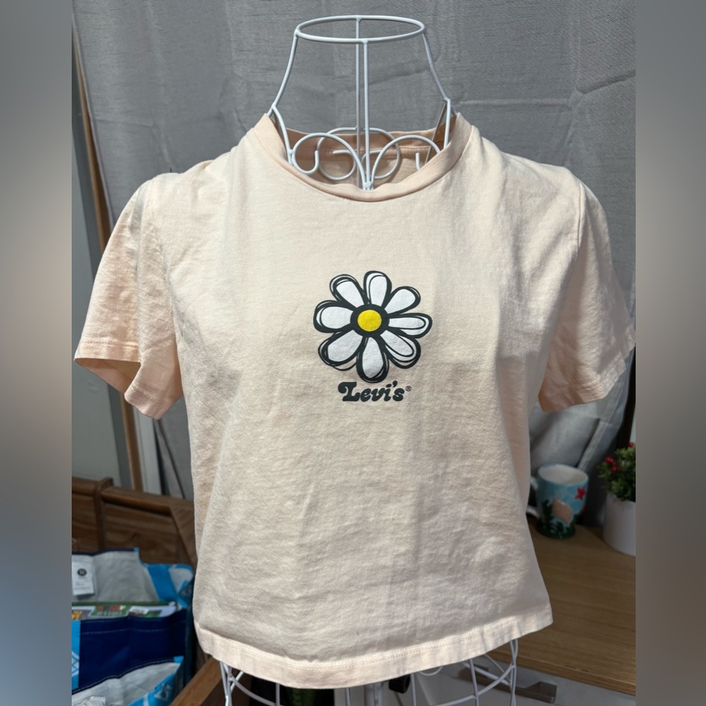 Levi’s Boxy Crop Tee Size Small